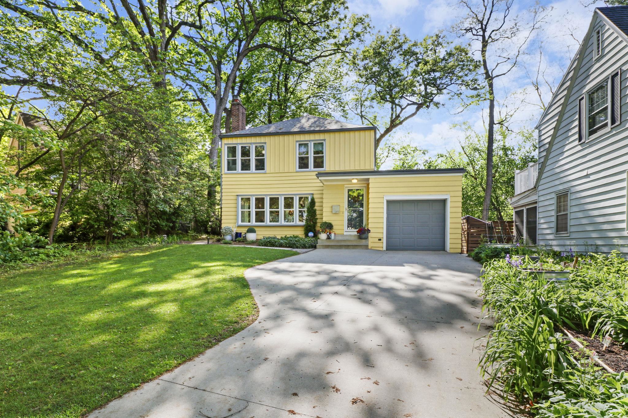 4016 Hiawatha Drive – Nakoma